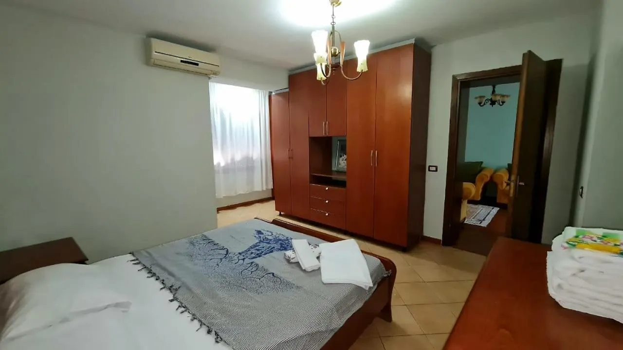 Calmly, Spacious Apartment Next To Usa Embassy Тирана