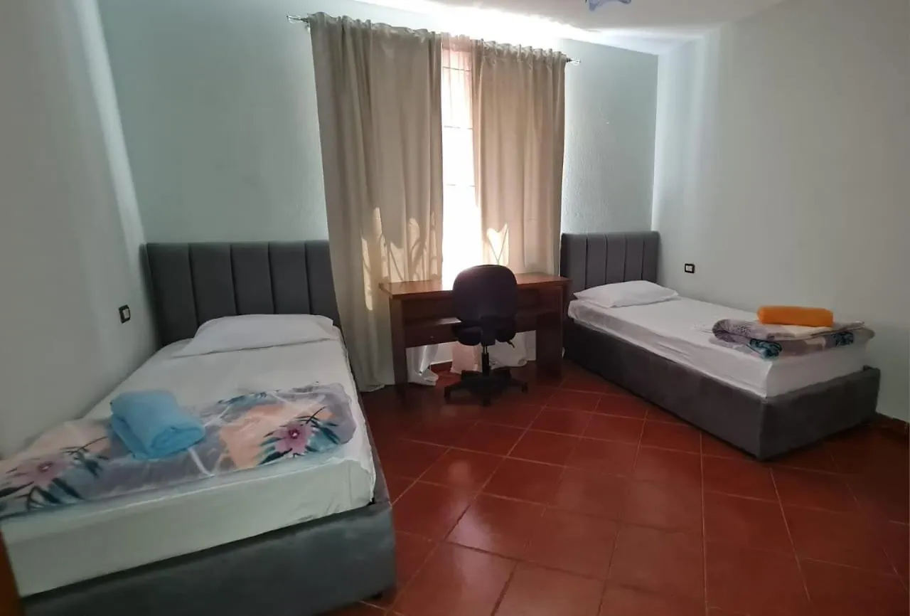 Calmly, Spacious Apartment Next To Usa Embassy Тирана 0*,