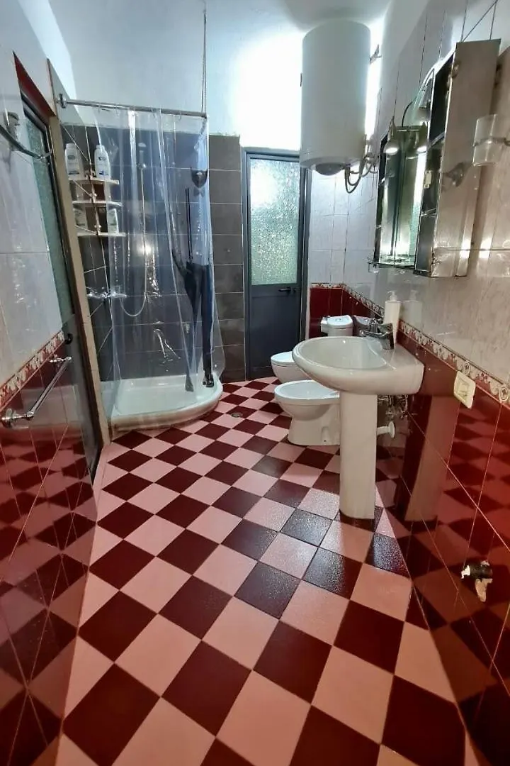 Calmly, Spacious Apartment Next To Usa Embassy Тирана