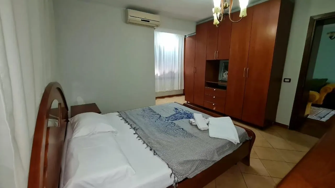 Calmly, Spacious Apartment Next To Usa Embassy Тирана Албания